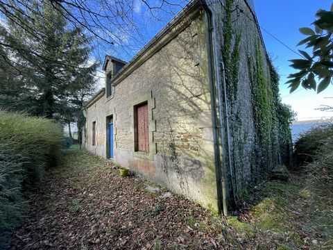 House in the countryside of CLEGUEREC with WORKS 11 Kilometers from the CITY CENTER OF PONTIVY. On the ground floor: entrance, bathroom, kitchen of 22 m2, living room of 21.50 m2, WC, a room of 20 m2 with access to the garden. Upstairs: mezzanine, tw...