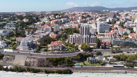 Rentability - Building to remodel located in prime area of Monte Estoril, near the area of charming hotels, bars, restaurants. Area of much demand for tourism, which opens up possibilities for exploration for both residential, commercial or service. ...