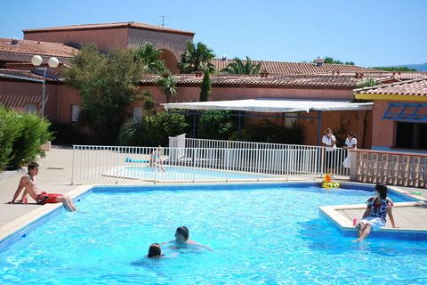 In holiday park Jardins de Neptune there are apartments suitable for 2 people (FR-66750-06 and FR-66750-16) and terraced holiday residences for 6 (FR-66750-07 and FR-66750-17) and 8 people (FR-66750-15). The furnishings are cheery and comfortable. Al...
