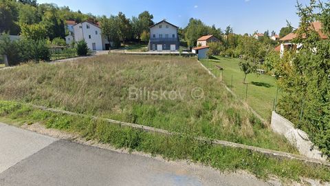 www.biliskov.com  ID: 14189 Pazin, Bertosi An extremely attractive building plot of regular shape with an area of 1366 m2 is located in the 