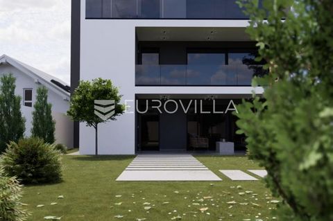 Osijek, Donji Grad, 103 m2, attractive apartment in an urban villa with three apartments. The urban villa is stylishly attractive, in a quiet neighborhood, ideal for family life, 10 minutes by car to the city center. Nearby are a kindergarten, a scho...