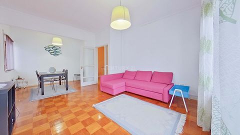 Come and visit this excellent Floor Independent House located on Rua Senhora do Porto, in Prelada, Ramalde, close to the new Porto Football Academy, completely independent, with garden and garage. In addition to great sun exposure, it has very high c...