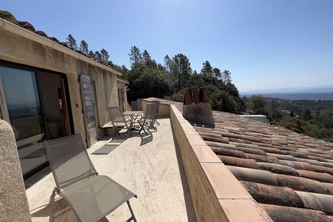 This large villa offers a private heated pool, sauna and outdoor jacuzzi with panoramic views! It has an unobstructed view of the beautiful hills of Tourtour. The house is surrounded by a garden of different levels with various shaded areas and a lar...