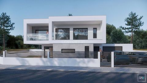 Located in a recent urbanization in the picturesque Charneca de Caparica, this semi-detached house with modern architecture offers an exceptional opportunity to personalize and acquire the home of your dreams. With construction scheduled to begin in ...