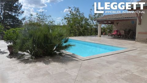 A23958VLR31 - This modern villa, set in grounds planted with fruit trees, combines efficiency and charm for a living in harmony with the environment: a vast, bright, south-facing living room, a large travertine stone terrace surrounding the swimming ...