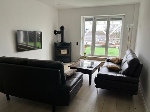 A modern studio is waiting for you In this situation, everything is at your feet. - In about a few minutes you will be on the motorway (A46 or A3) - You can reach Solingen main station by car in 3 minutes and by bus in 8 minutes - Bus stops in all di...