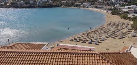 **Ausgezeichnetes Voutiko Hotel in der Nähe des Strandes auf der Insel Andros** Nur 20 Meter von der Küste von Andros entfernt, freuen wir uns, Ihnen ein charmantes Tauchhotel präsentieren zu können, das Eleganz am Meer mit modernem Luxus verbindet. ...