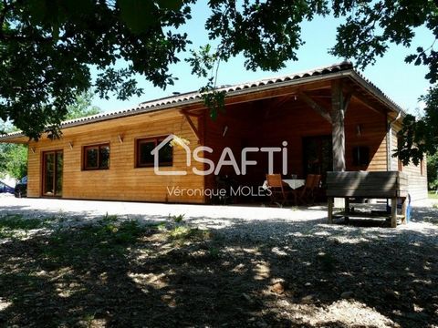 Close to Cahors, 15 minutes from the motorway and 8 km from all shops, this ecological wooden frame house, built in 2012, offers 210 m² of living space spread over a single level, including 8 rooms including 5 bedrooms of 11m² and 1 bedroom of 18 m2,...