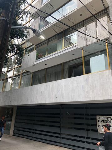 Located in Polanco For sale $11,000,000 pesos 3 bedrooms (master with bathroom and walk-in closet) 2 full bathrooms 1 guest bathroom Dining room and study Spacious kitchen Full Utility Room Washing area 2 parking spaces 24-hour surveillance Newly rem...