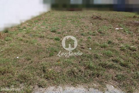 Excellent plot for construction with 396 m2, for construction of semi-detached house, in residential area of excellence, close to all access and services. Build the dwelling of your dreams!!!