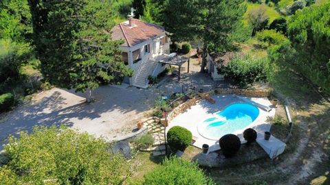 Immerse yourself in the elegance and comfort of this exceptional residence in Mane, just 2km from Forcalquier. Located on a vast wooded plot of more than 4,000m², this house, completely renovated in 2013, offers an incomparable living environment. Wi...