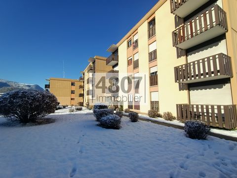 Ideal Investor In the town of Cluses, studio of 17.51 m2 rented including: An entrance hall, a living room with kitchenette and a shower room with toilet. Rented at the price of 310 € + 50 € charge. Information on the risks to which this property is ...