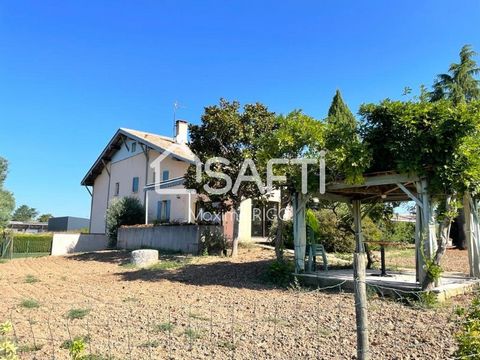 Magnificent renovated house of 274 m² on an equestrian property of 2.2 hectares 5 minutes from the shops of Marmande I am delighted to present to you this superb property which will delight nature lovers, horse enthusiasts and families looking for an...