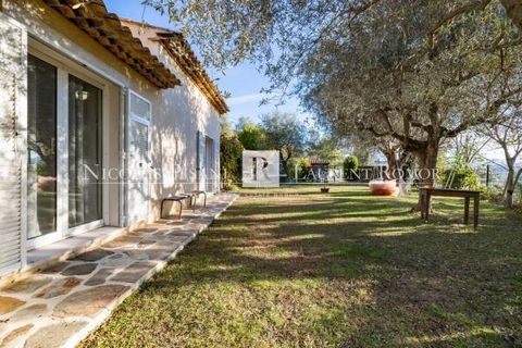 Rare on the village of Blausasc, in the Paillon hinterland highly sought-after for its proximity to Nice and Monaco, Provencal villa nestled in a green setting enjoying exceptional sunshine. Ideal for a family, with a flat garden, swimming pool and a...