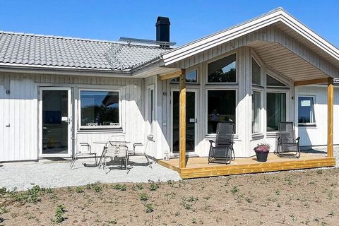 Nutzen Sie die Gelegenheit und machen Sie Urlaub in einem komplett neu erbauten Ferienhaus im schönen Dorf Norje, nur 200 m von der Pukavik-Bucht entfernt. Die noch unmöblierte Unterkunft für bis zu 6 Personen wird demnächst eingerichtet und bekommt ...