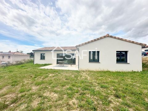 Situated in the charming commune of Gargas (31620), 20 minutes from Toulouse, this modern single-storey house sits in spacious grounds of 1000 m², offering a peaceful, residential setting. Outside, the property has a double garage and a large garden ...