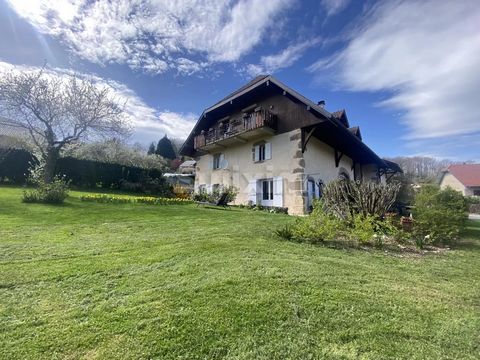 Réf 67997BR : Let yourself be charmed by this exceptional property of over 500m2 built on over 2000m2 of land! This old building has been refurbished using the finest materials and currently comprises several lots sold together: - 3 flats (very nice ...