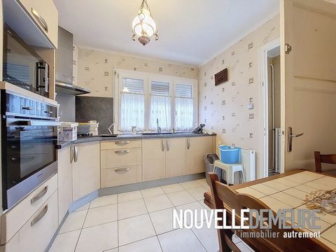 Nouvelle Demeure Cherrueix offers you, in a quiet area, in the heart of the city of Pontorson and all its amenities, this pavilion on a basement of 50 m2 built on a plot of 432 m2. It consists of a complete basement with garage, workshop and cellar. ...