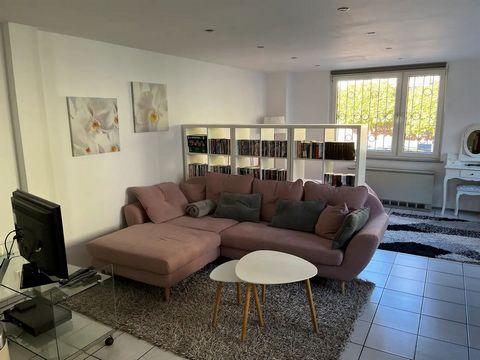 Enjoy living in this quiet and centrally located accommodation in the middle of Rüttenscheid. Rüttenscheid is the trendy district with bars and restaurants in Essen and is located between Essen Central Station and Messe Essen. The trade fair is just ...