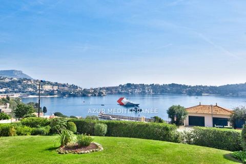 Rare, 4 room apartment panoramic view over the bay of Villefranche and Cap Ferrat, level walk to village shops, few minutes walking to beach, waterfront and port. in luxurious secure residence with swimming pool, elevators housekeeper. The apartment ...