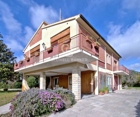 MARINA DI CAMPO - This splendid Villa for Sale, located in a strategic position that has always been recognized as the country's favourite, presents itself as a unique opportunity for those who wish to live in an enchanting place surrounded by nature...