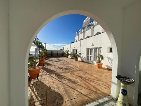 2-star hotel located on the seafront in the best area of Mojácar beach. It has a ground floor, first and second floors, as well as a basement where the parking, a private laundry, storage area, and various storage zones are located. On the ground flo...