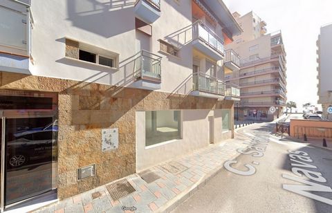 Opportunity for investors! Local for sale in Fuengirola, a few meters from the promenade and Puerto Deportivo. Ideal for any type of business or commerce. In bidding period until 17 April 2024.  Corner local for sale in Fuengirola, next to Plaza Pabl...
