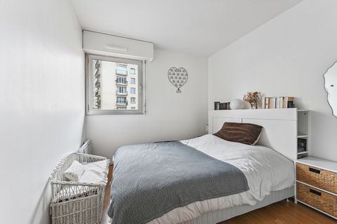 Welcome to this cozy one-bedroom apartment nestled in the heart of the 15th arrondissement of Paris, just 3 minutes walking from Metro Convention. Step into this furnished one-bedroom apartment featuring a spacious living room with sofa and dining ta...