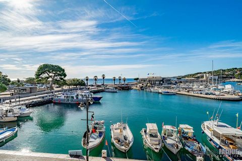 Élégant appartement de deux pièces avec vue panoramique sur le port de Cassis - Une oasis de luxe méditerranéen