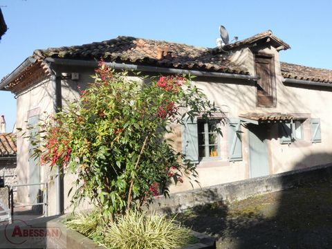 TARN (81) For sale in Cordes-sur-ciel this house of approximately 135m² of living space, 5 rooms, made up of two independent apartments. The high street apartment offers a living room opening onto a small terrace, a large bedroom, bathroom, toilet. T...