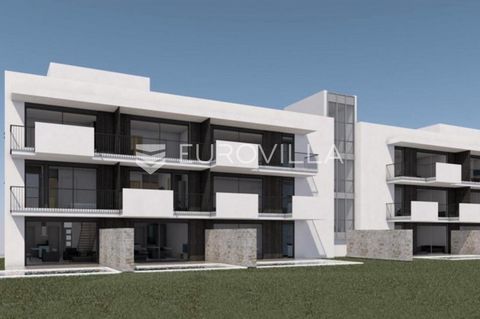 Zadar, Privlaka, NEW BUILDING building built and designed according to the highest standards. Top location, located only 50 meters from the sea. Modern design, with regular rectangular shapes in line with elements of Mediterranean design and imitatio...