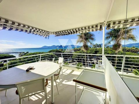 Ideally located in the heart of Palm Beach on the Croisette, this beautiful residence is ideally situated facing the beaches and just a few minutes' walk from the shops. Magnificent 110 m² 3-bedroom apartment on the 6th floor has been completely reno...