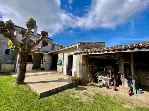 Located in Villeneuve-de-Duras, just 10 minutes from Duras and 20 minutes from Saint-Foy-La-Grande. This charming house is located in a peaceful neighborhood. Close to local shops, this property benefits from easy access to the city's amenities while...
