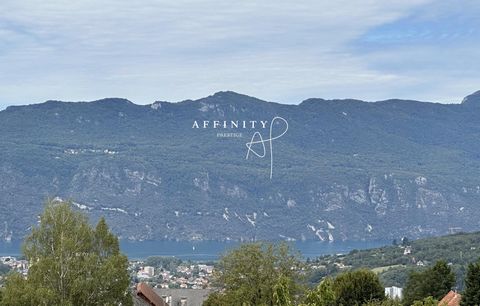 In a quiet and residential environment only 15 minutes from the city center of Aix-les-Bains, building and serviced land with a surface area of approx. 1,164 m2 with panoramic views of the mountains and Lake Bourget. Permit granted and served for the...