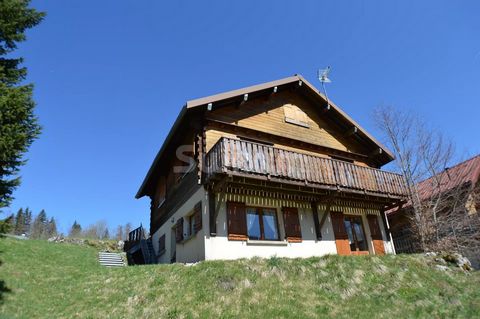 Ref 68009EP: Lamoura, facing the ski slopes, on a plot of land of approximately 700m2, pretty chalet offering 2 independent accommodations (possibility of making a single dwelling). You will have a first duplex apartment of approximately 64 m2 Carrez...