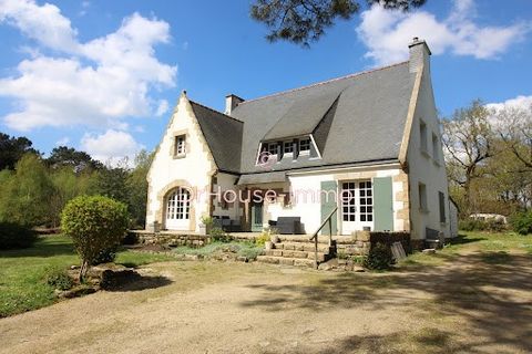 I invite you to discover this beautiful house of 162 m located on a plot of 3000 m² in Carnac. A large entrance hall leads to a beautiful living room where the dining room and living room area harmonize perfectly, the fireplace brings a warm touch. A...