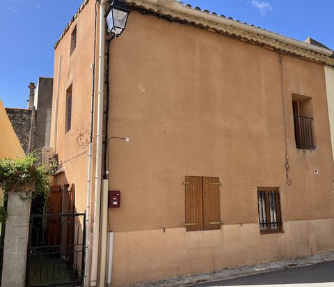 FOR SALE EXCLUSIVELY - In the charming Village of Usclas-d'Hérault, 3/4 room type house, on the ground floor with a beautiful mezzanine, with a useful floor area of 90 m2 including 70 m2 of living space for a ceiling height greater than 1.80m. Old re...