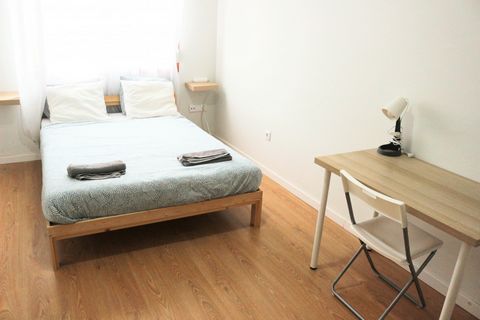 The apartment is situated in Rua do Covelo, Porto. It is very close to 4 Universities in Porto. The nearest metro station is Marques which is about 10 mins walk and there is a bus stop right below the apartment. This is a 6-bedroom shared accommodati...