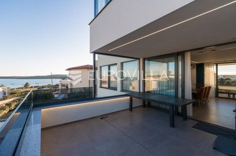 This modern villa is located in Medulin, located in the south of the Istrian peninsula, with impeccably landscaped green areas, walkways, bicycle paths and many other facilities. It extends over four floors with a beautiful view of the sea. The inter...