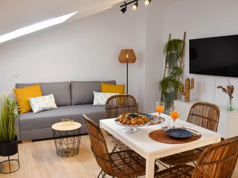 This new renovated penthouse is located perfectly with walk distance to city center (Malaga Cathedral, Picasso Museum, Larios Street, etc) Our penthouse is very close to the river. As soon as you are on the other side, you will be in the old town of ...