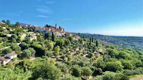 Exclusivity - A stone's throw from the medieval village of Châteauneuf and a five minutes drive from the 'Grande Bastide' golf course, in an absolute calm area with a breathtaking sea/mountain/village/golf view, we find this beautifull renovated bast...