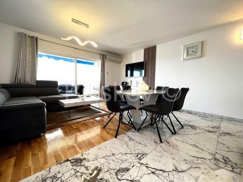 Trogir, south side of Čiovo, two-bedroom apartment in a residential building, on the second floor, with a living area of 60.58 m2 with an accompanying balcony of 9.40 m2 and a parking space of 12.50 m2. This apartment is truly an oasis of luxury and ...