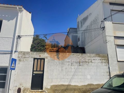 Ruin in one of the most sought after areas of Tavira, with an approved project for housing. The project foresees the construction of a two-storey house, on the ground floor we will find a spacious living room, an elegant kitchen and a guest bathroom....