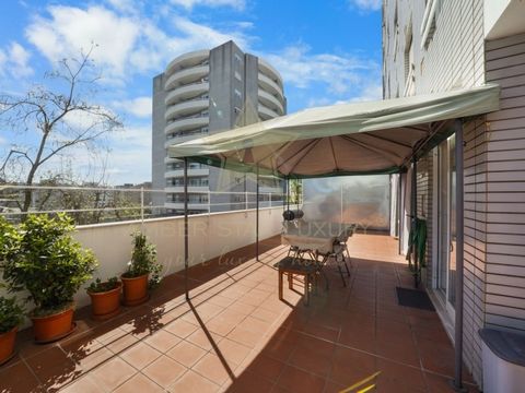2 bedroom flat located in Água Santas with a 52.5m2 terrace. This flat is located on the 1st floor facing east and has a gross area of 87.5m². It comprises a large living room, two bedrooms, a fully-equipped bathroom and a fully-equipped kitchen with...