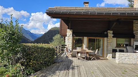 La Clusaz, 60 m from the Crêt du Merle slope on one of the most sought-after areas of the resort, chalet of 167.37 m2 of floor area composed of 4 bedrooms, 4 shower rooms, office / mezzanine, kitchen on dining room with access to south/west terrace o...
