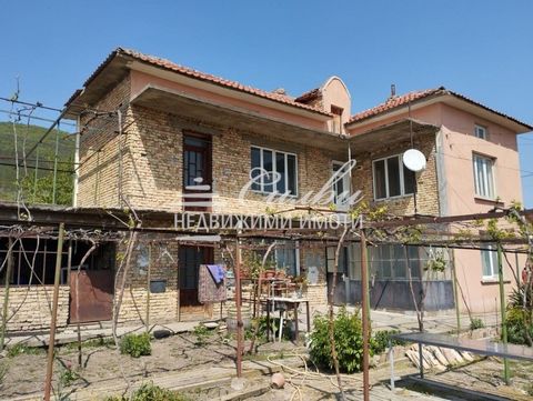 EXCLUSIVE!!! ONLY from Estate Sylvie!! Two-storey BRICK house on a PLATE - Divdyadovo! The apartment has an area of 160 sq. m. (two floors of 80 sq.m.) and has the following distribution: FLOOR 1 - corridor, kitchen with dining area, bedroom, living ...