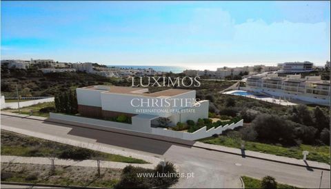 This immaculate 4-bedroom villa , with a modern elegant design, with unrivalled sea views on a plot of 1.051 sqm has been built to the highest standards, using innovative technology. It is completely south-facing, capturing the panoramic beauty of Po...