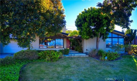 Rare Opportunity to purchase this ONE OWNER HOME! Single level Mid-Century Modern home with CITY LIGHT VIEWS from the Living Room and Master Bedroom. Enjoy the Peek- A Boo OCEAN VIEW from the Primary bedroom and lovely ocean views from the recently u...