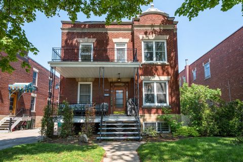A jewel in the heart of Outremont on sought-after Stuart Avenue. A century-old house full of character and charm. Sunny first floor and full basement, 5 bedrooms and 2 full bathrooms. A dead-end street that offers a safe and grand play space for chil...