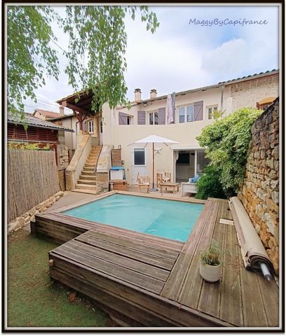 Morancé Maison de village 100 m2 - 5 pièces - 3 chambres - bureau - piscine - dépendances